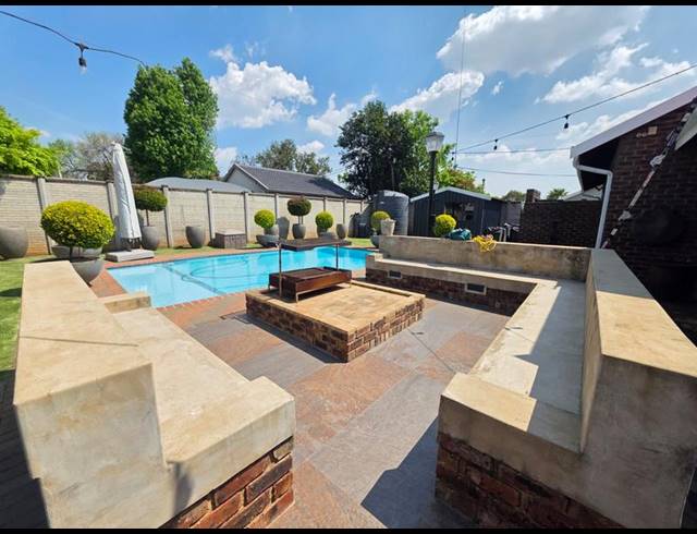 5 BEDROOM HOUSE FOR SALE IN MEYERTON EXT 6